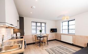 2 Castle Mews